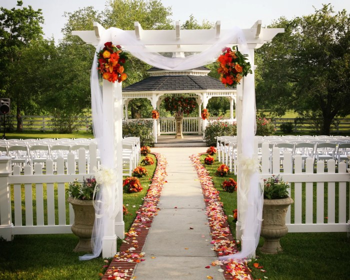 Decor for outdoor wedding ceremony